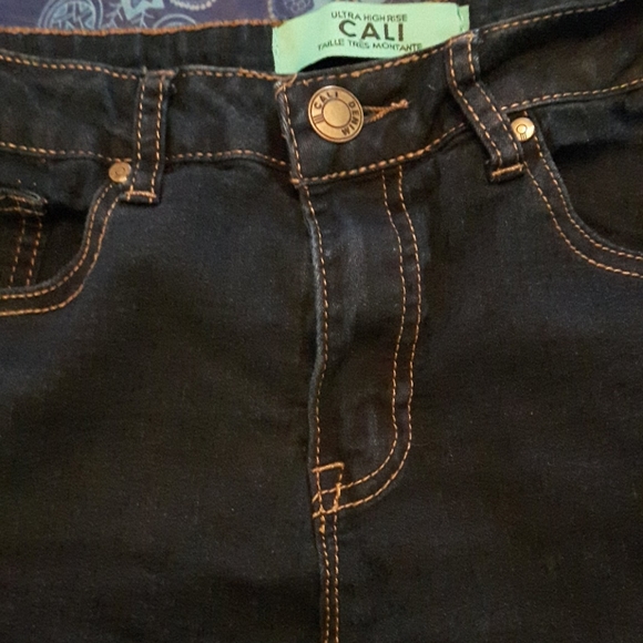 Size 5 Ultra high rise dark wash shorts - Picture 5 of 8